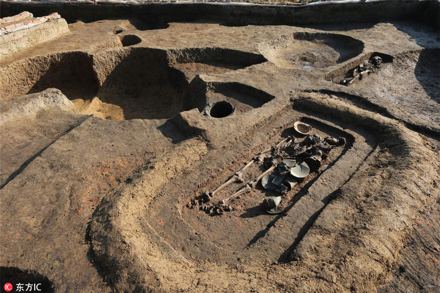 Prehistoric relics unearthed from Jiangsu tombs