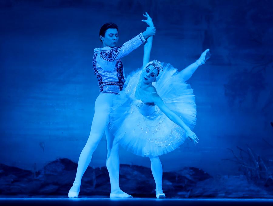 Russian dancers perform in ballet 'Swan Lake' in Beijing