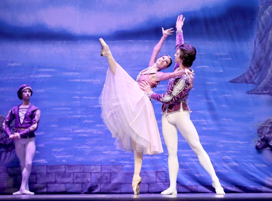 Russian dancers perform in ballet 'Swan Lake' in Beijing