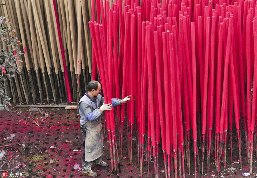 Chinese crafts bring delight to upcoming Lunar New Year