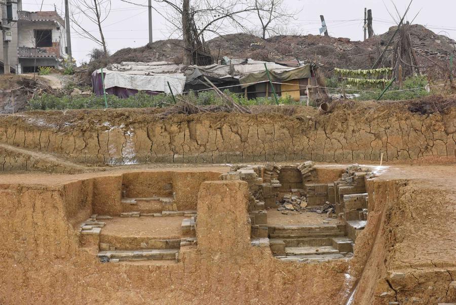 High official's family tombs unearthed in Chengdu