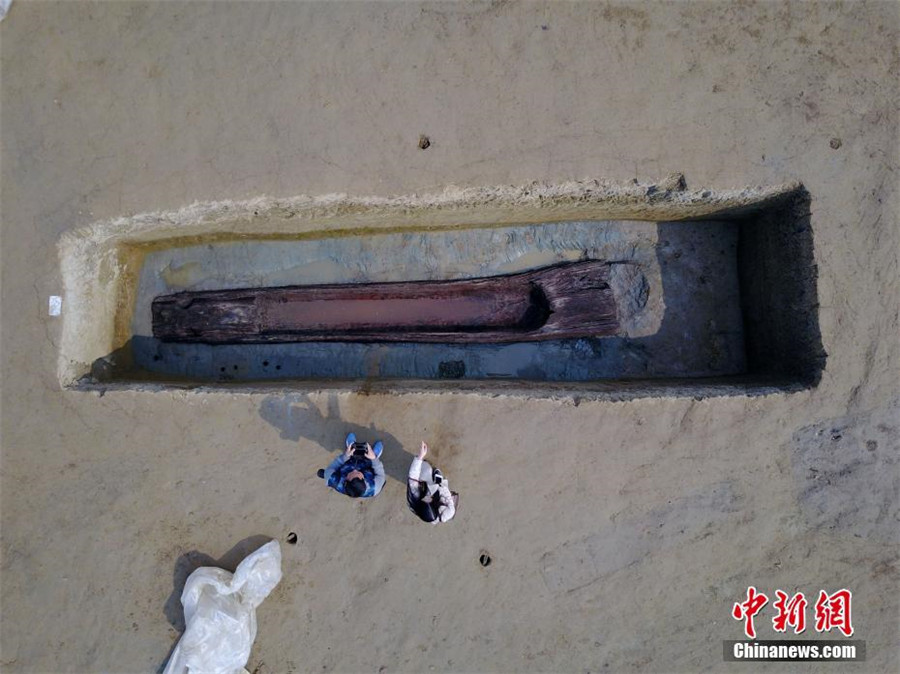 Large cluster of boat-shaped coffin tombs unearthed in Chengdu