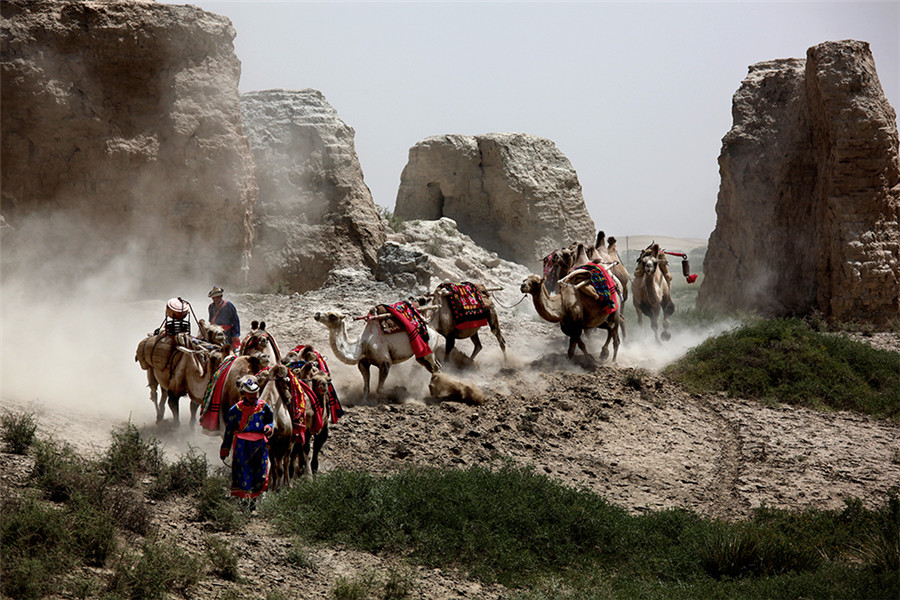 Photographer captures splendid scenery deep in the desert