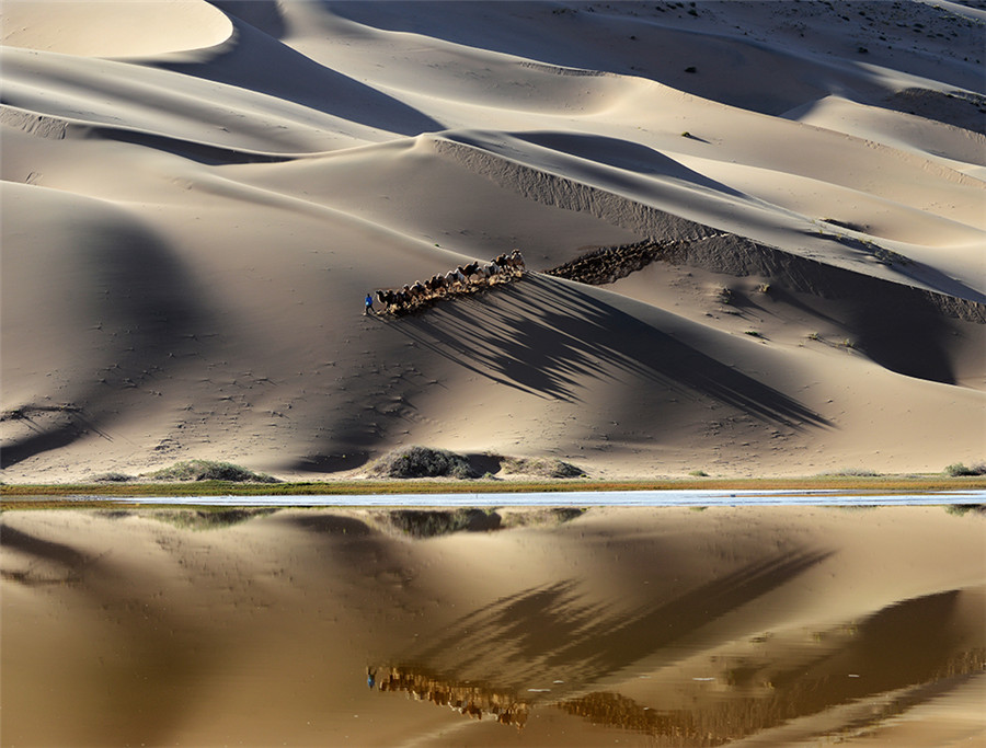 Photographer captures splendid scenery deep in the desert