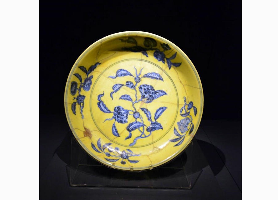 Beauty of blue and white: Porcelain on show in Shandong