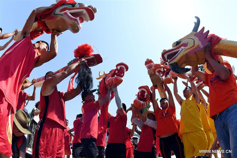 Folk fair held in East China to mark Dragon Boat Festival