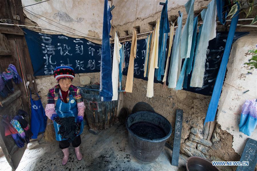 Tie-dyeing technique of Bai ethnic group in Yunnan