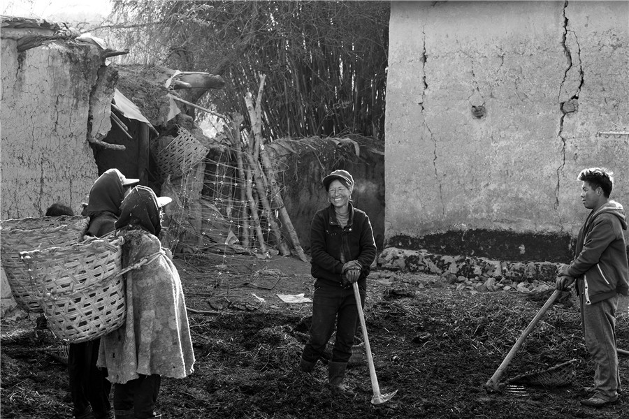 Photographers capture daily life of mountainous Yi people