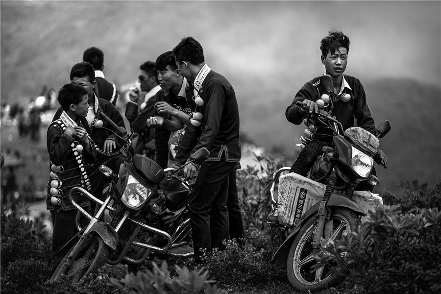 Photographers capture daily life of mountainous Yi people