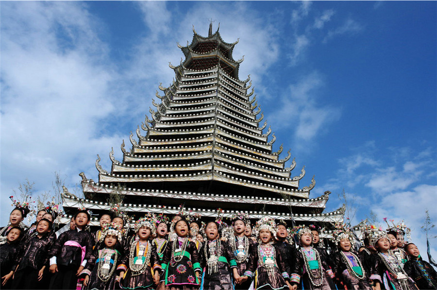 Images capture life of ethnic groups in China