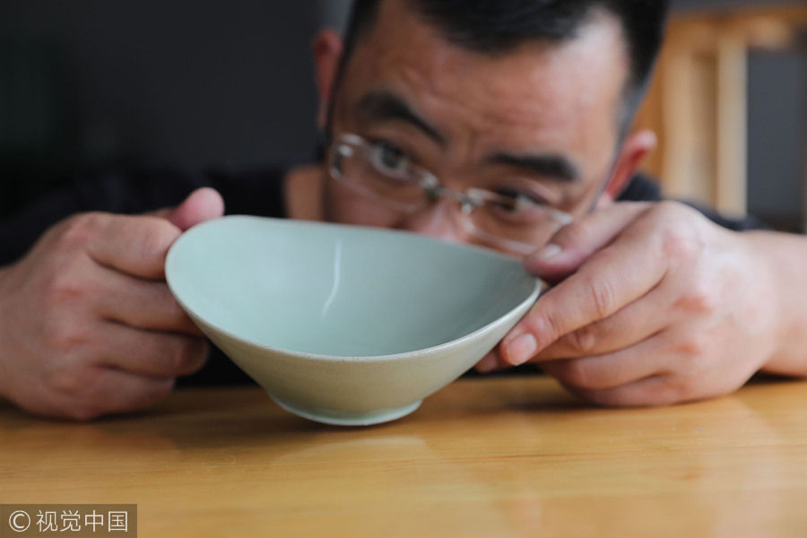 Man teaches himself ancient porcelain restoration