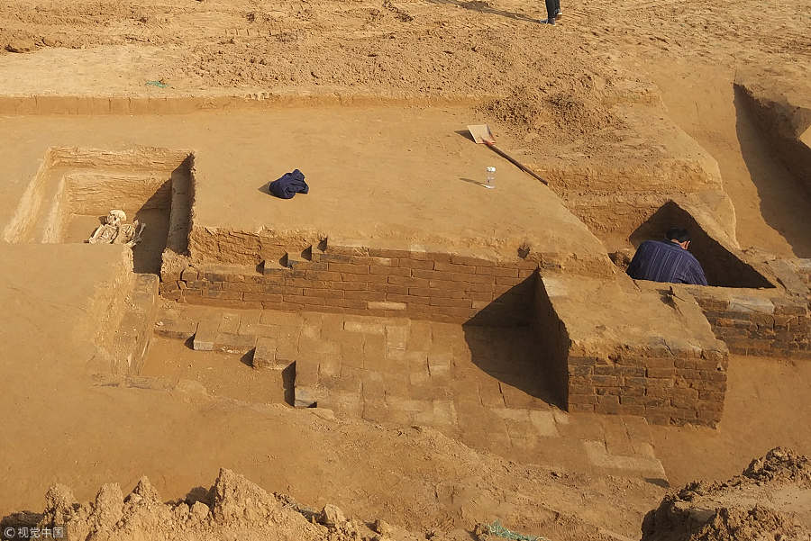 A complex of 73 ancient tombs discovered in Zhengzhou