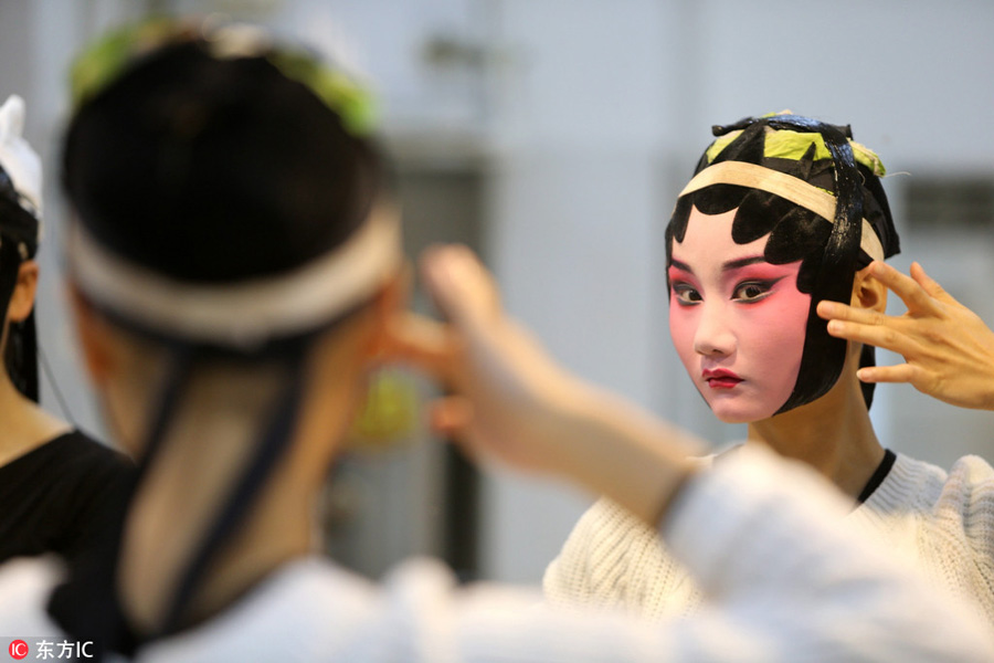 Charm from the past: Students experience Qinqiang Opera