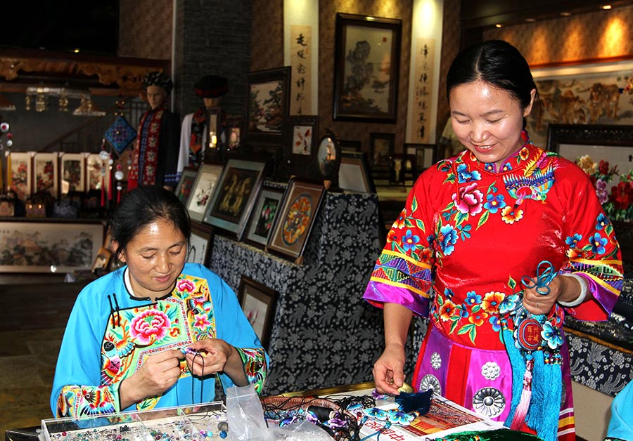 Former banker returns home to promote Miao embroidery