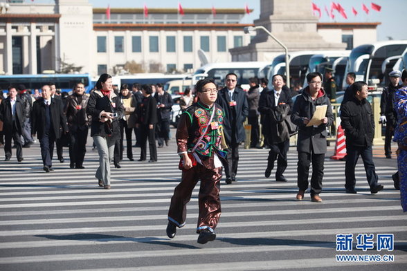 “奔跑哥”凌波微步上兩會(huì)