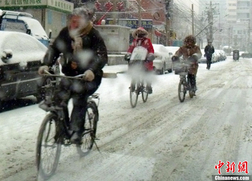 人工增雪助力 北方部分冬麥?zhǔn)芎祬^(qū)旱情緩和