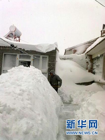 北京延慶遭遇52年來(lái)最大降雪 全縣全力抗雪救災(zāi)