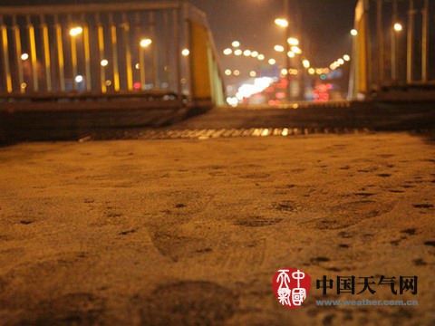 今年首場(chǎng)大范圍雨雪開(kāi)啟 陜?cè)サ染值赜斜┭?/></p>

<p align=