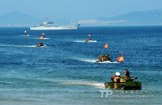 裝甲旅聯(lián)合海軍東海海域協(xié)同作戰(zhàn)演練