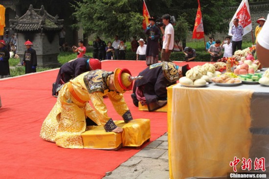 滿族皇室后裔聚首遼寧清永陵溯源祭祖