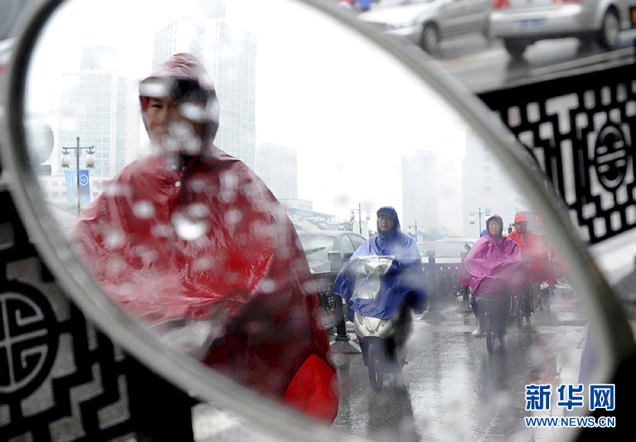 南方近日連遭強降雨 浙江發(fā)布首個暴雨黃色預(yù)警