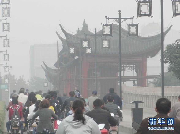 我國中東部地區(qū)持續(xù)大霧天氣