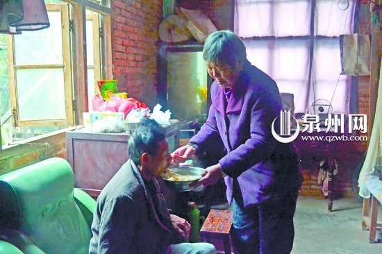 收養(yǎng)殘障孤兒43年八旬老太書寫人間大愛(ài)