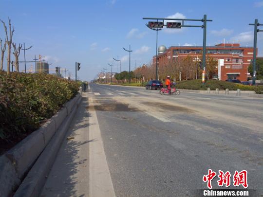 江蘇鹽城一渣土車壓扁轎車 兩銀行行長遇難