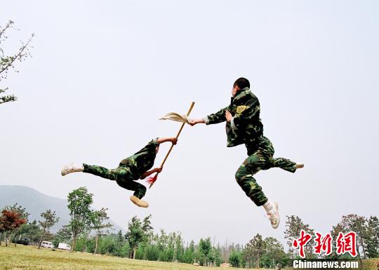 30名少林高手入伍海軍陸戰(zhàn)隊(duì) 包括世界冠軍[圖]