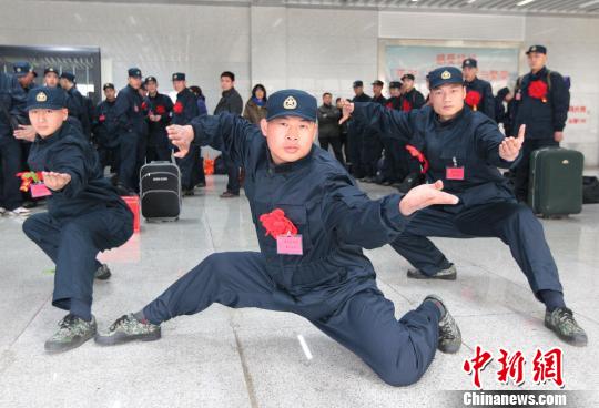 30名少林高手入伍海軍陸戰(zhàn)隊(duì) 包括世界冠軍[圖]