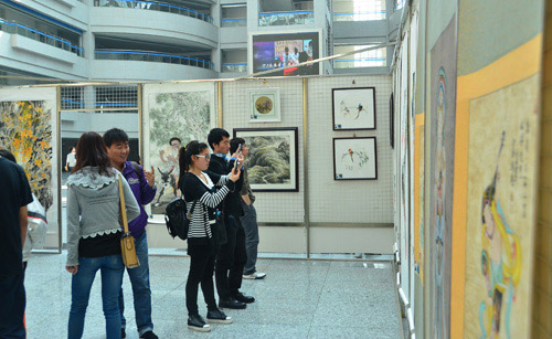 石河子大學美術系學子舉辦“藝•行”畫展