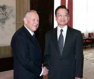 Chinese Premier Wen Jiabao(R) with visiting Italian President Carlo Azeglio Ciampi in Beijing Monday. Wen said China and Italy can strengthen their cooperation in a number of areas to "enrich bilateral relations." (Xinhua 