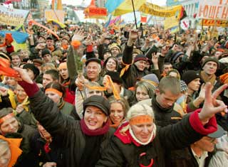 Supporters of opposition leader Viktor Yushchenko flash victory signs as they take part in a rally in Kiev, December 7, 2004. Ukraine's outgoing leader Leonid Kuchma denied on Tuesday he had agreed on concessions with his opponents to end a crisis that has plunged the country into turmoil and driven a wedge between Russia and the West. 