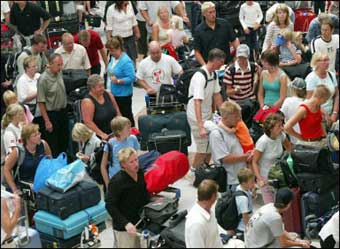 Foreign tourists wait to check in at Phuket airport as they try to go back to their countries. Aid pledges for Asia's tsunami victims topped 1.6 billion dollars on a tide of New Year sympathy, but the United Nations warned it would take weeks for help to reach many survivors and that the death toll would likely rise to 150,000. [AFP]