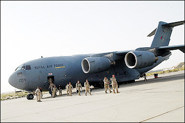 Around 43 Australian troops arrive the Ali Al-Salem air base, 70 kms north of Kuwait City, the first of 450 troops on their way to Iraq to double the Australian military's presence there.(AFP/Yasser al-Zayyat) 