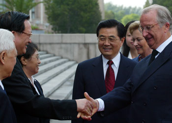 President Hu Jintao introduces visiting Belgian King Albert II (first right) to Chinese officials outside the Great Hall of the People in Beijing yesterday. The king arrived in the Chinese capital on Saturday morning for an eight-day state visit.