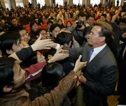 Schwarzenegger talks to Chinese students