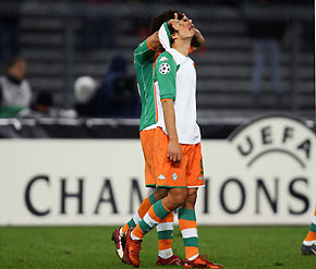 Werder Bremen's Nelson Valdez leaves the pitch after losing against Juventus in their Champions League first knockout round second leg soccer match at Delle Alpi stadium in Turin, northern Italy, March 7, 2006. 