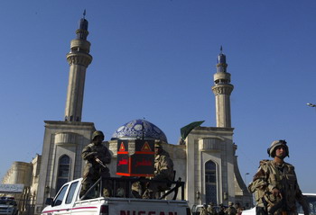 Iraqi soldiers on guard as sectarian violence broke out