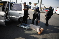 Gunmen throw grenades in Mexico, 3 police dead