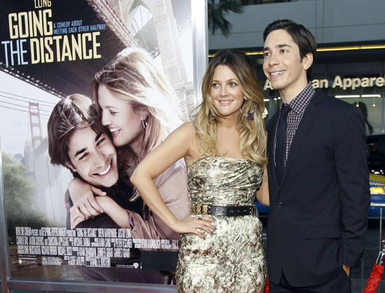 Cast members arrive at premiere of 'Going the Distance' in Hollywood