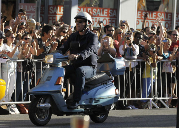 Hanks,Julia Roberts attend premiere of 'Larry Crowne' in Hollywood