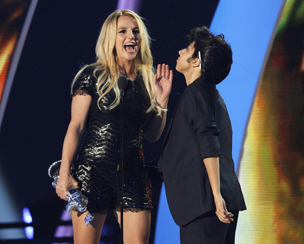 Gaga and Perry win big at 2011 MTV Video Music Awards