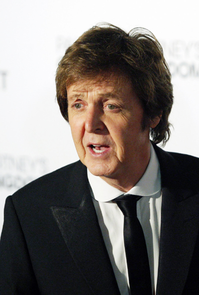 McCartney arrives at ballet premiere with fiancee