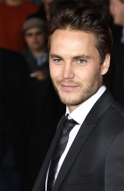 Taylor Kitsch wants active girl