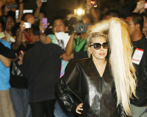 Lady Gaga arrives in Manila