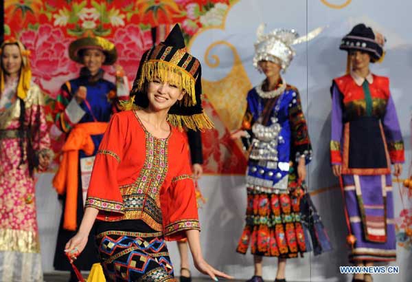 Chinese costumes show in Japan