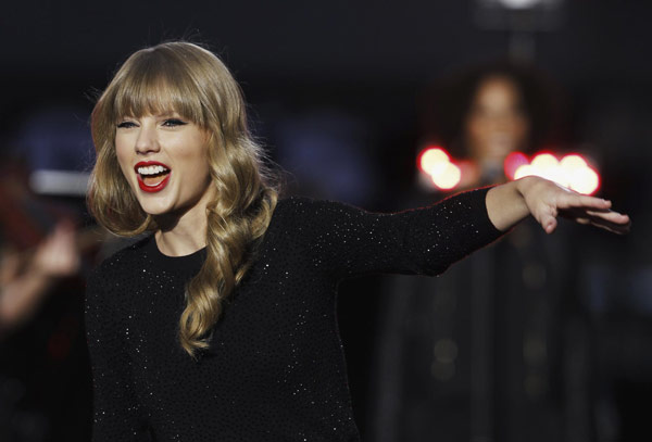 Taylor Swift sings 'Good Morning America'