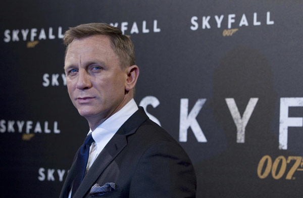 007 film 'Skyfall' premieres in Paris