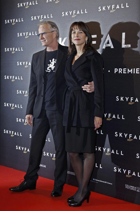 007 film 'Skyfall' premieres in Paris